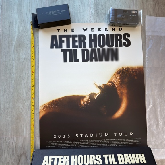 Weeknd VIP Merch Package - Picture 2 of 5